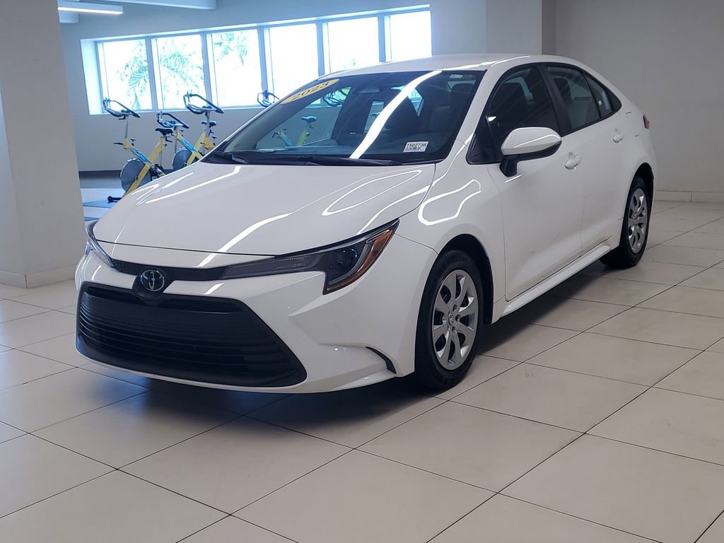 Used 2023 Toyota Corolla LE image 3