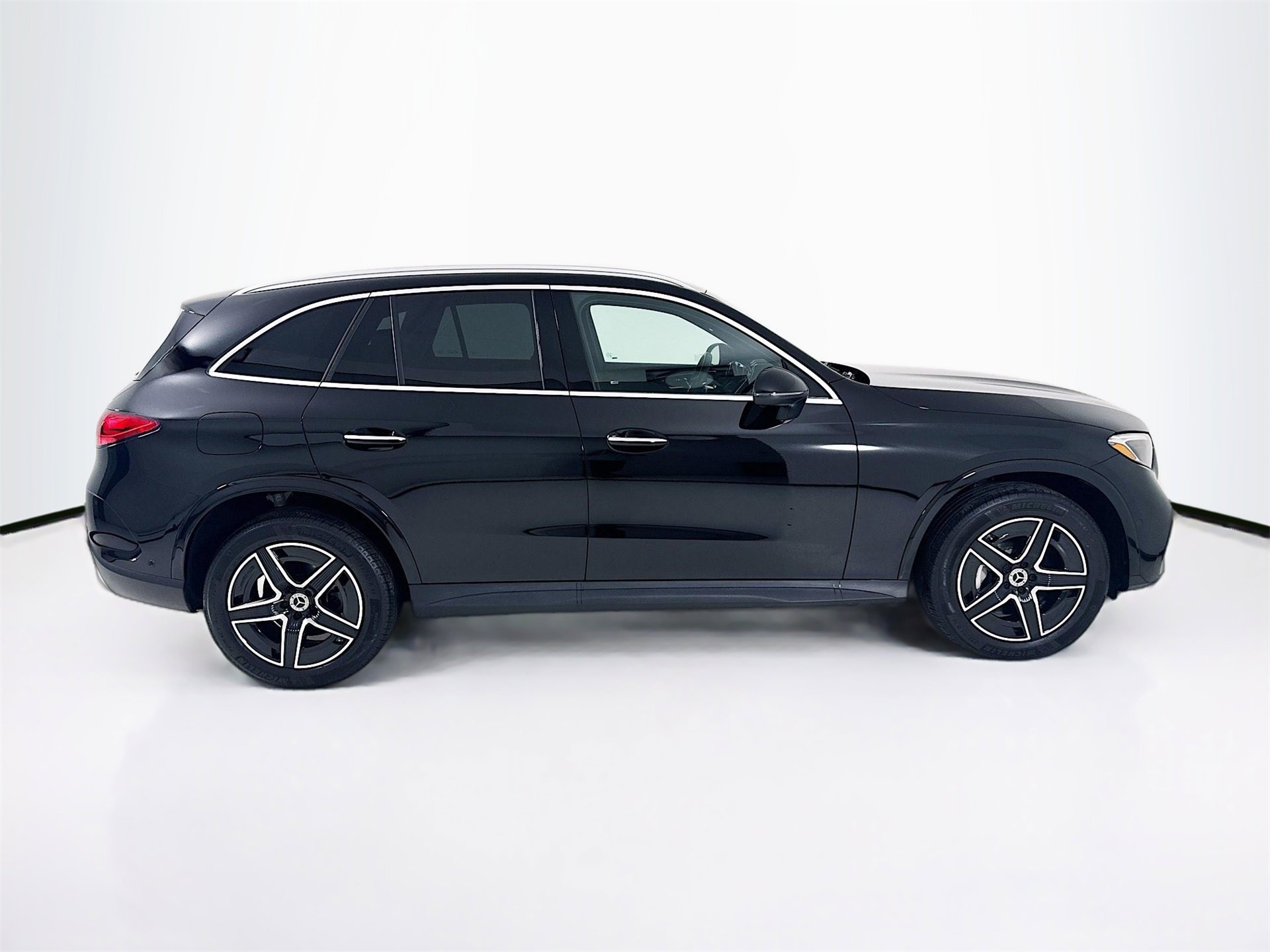 Used 2025 Mercedes-Benz GLC 300 image 9
