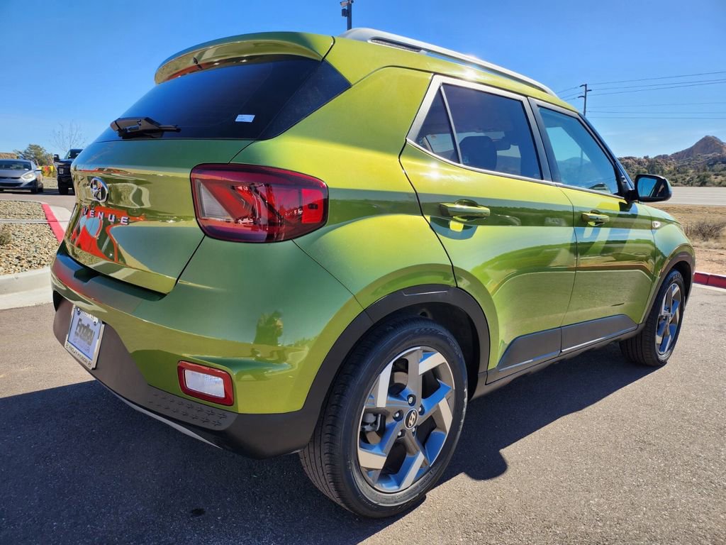 Certified 2021 Hyundai Venue SEL w/ Premium Package image 5