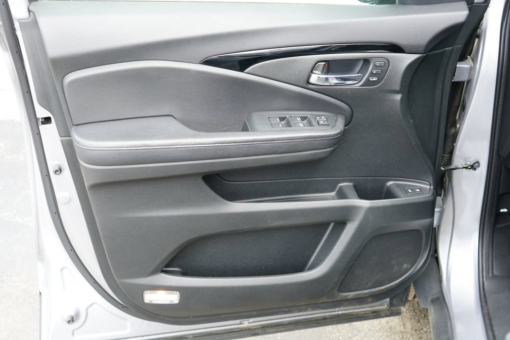 Used 2016 Honda Pilot Elite image 11