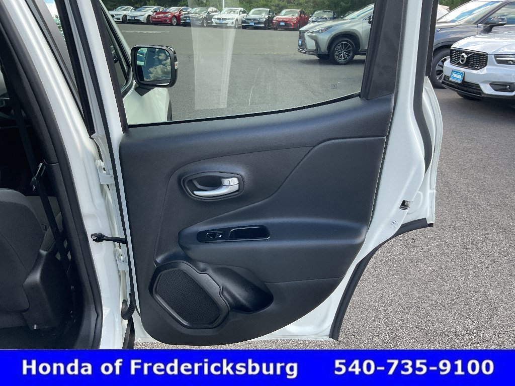 Used 2023 Jeep Renegade Trailhawk AWD/4WD image 14