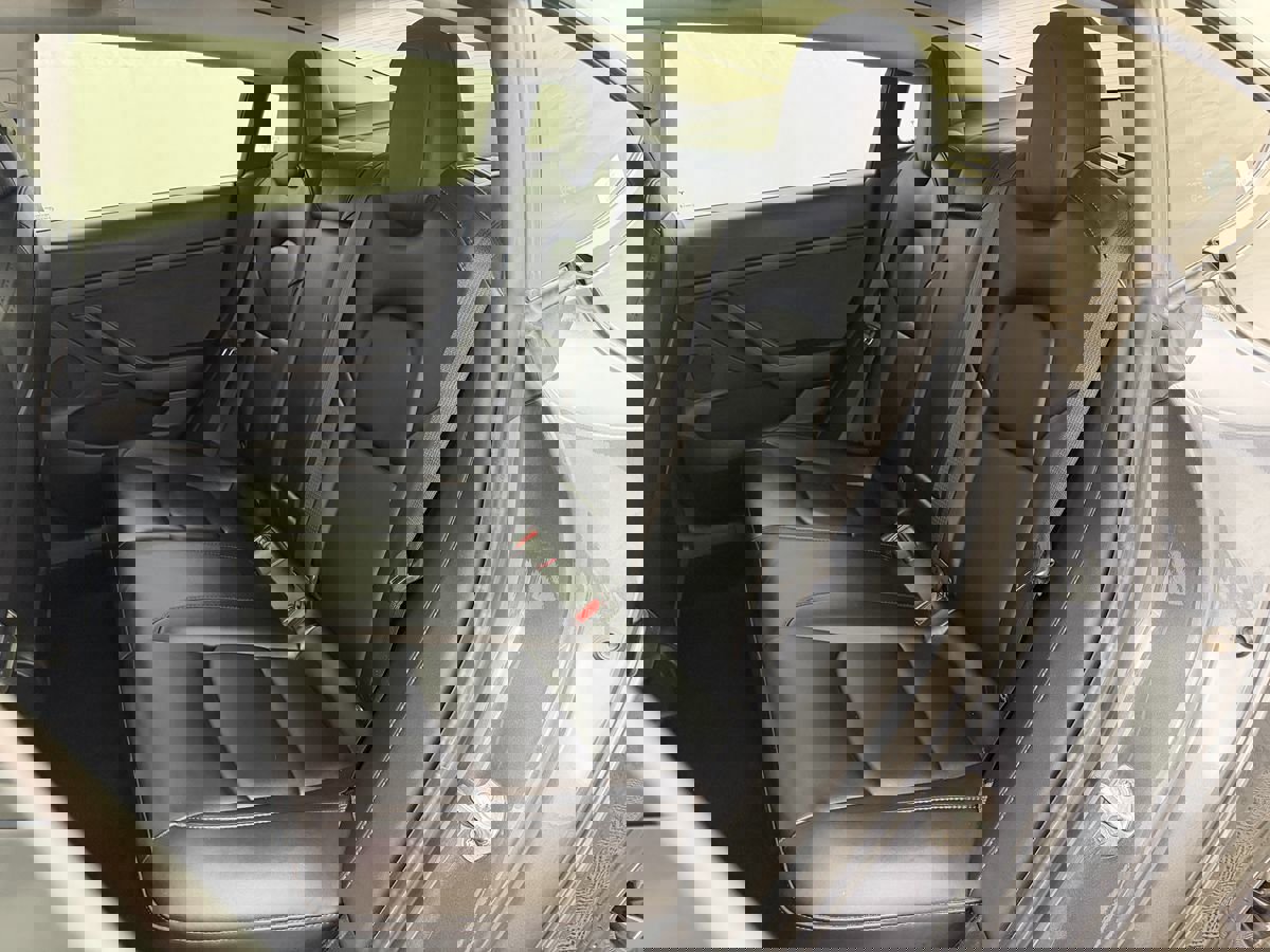 Used 2022 Tesla Model 3 Performance image 12