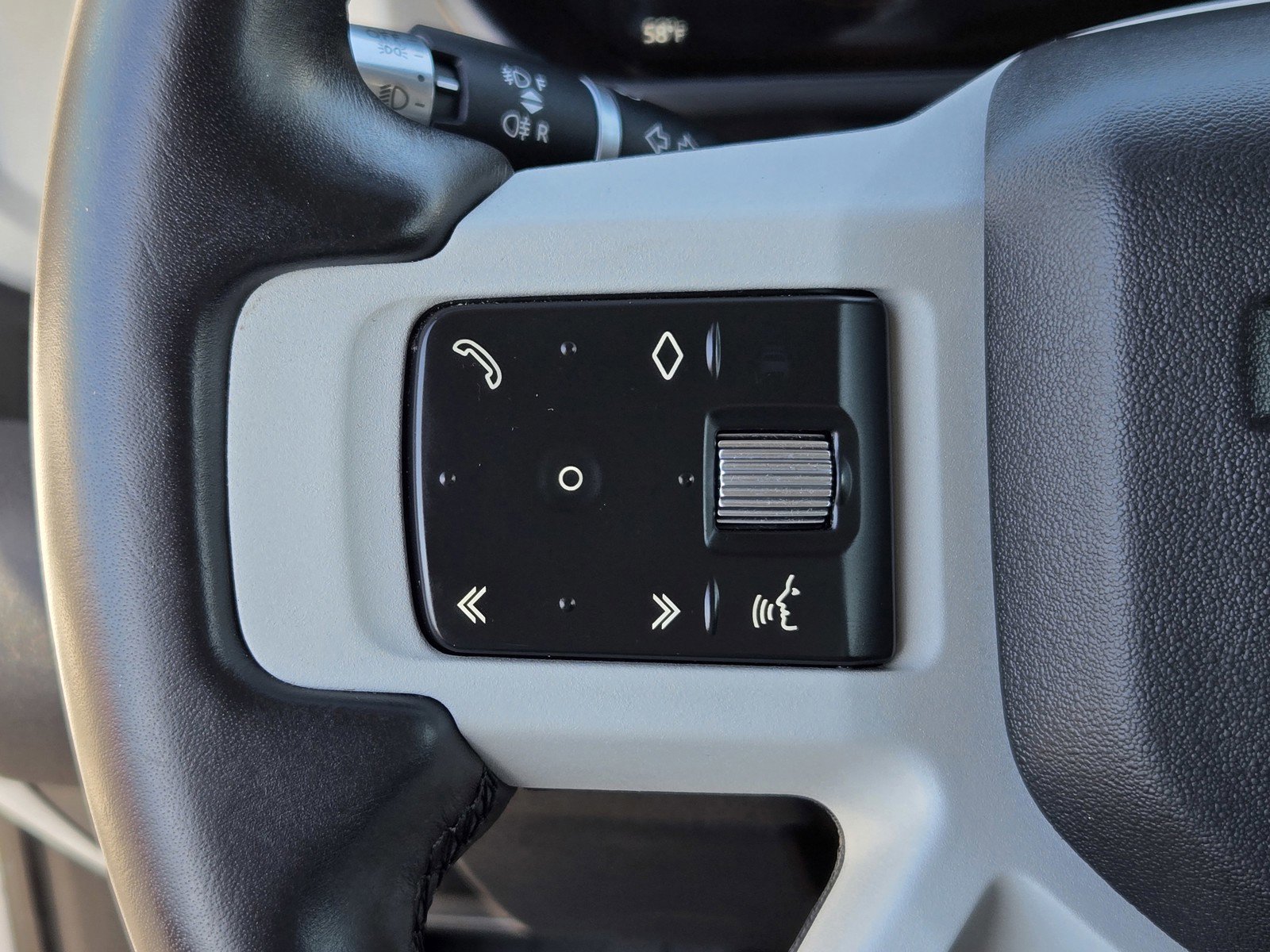 Used 2020 Land Rover Defender 110 SE image 19