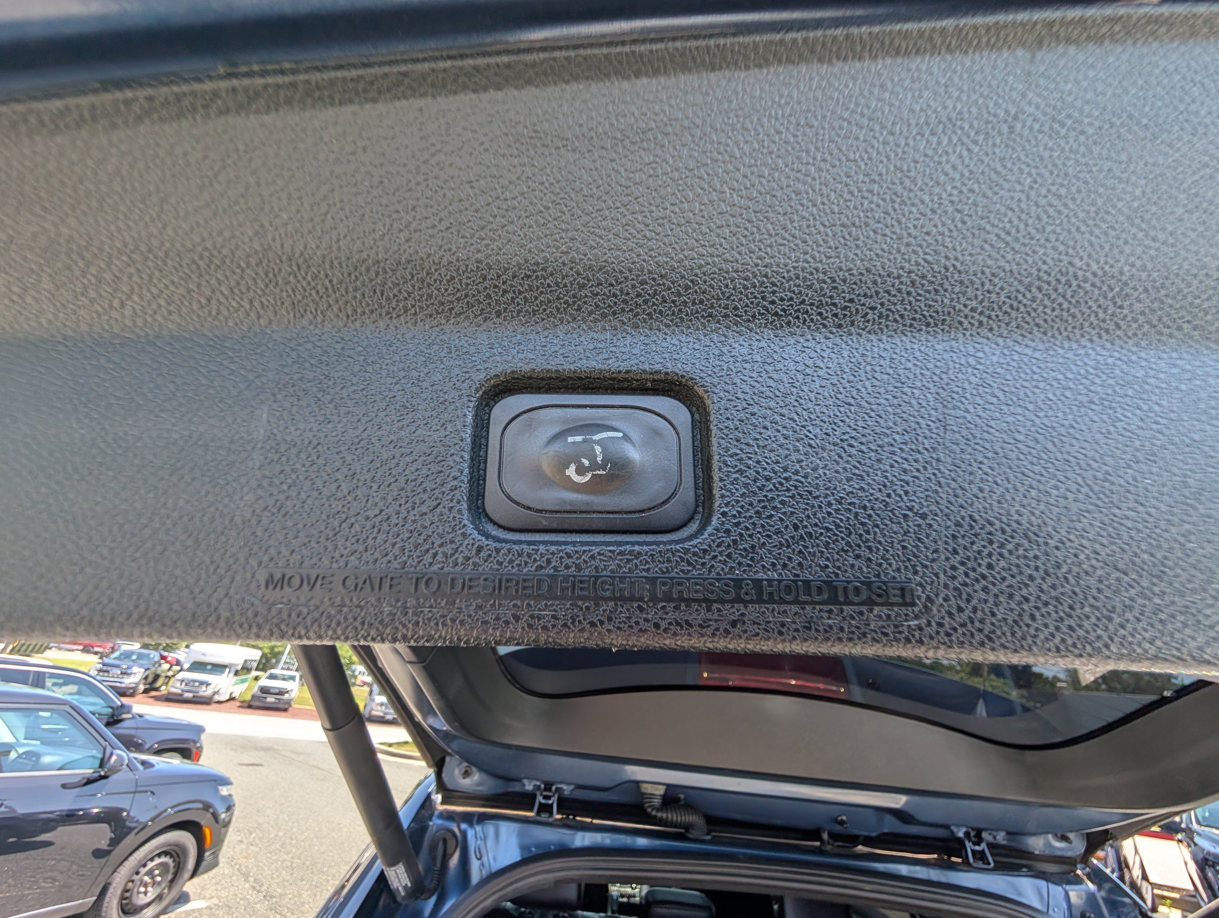 Certified 2018 Ford Explorer XLT w/ Equipment Group 202A AWD/4WD image 14