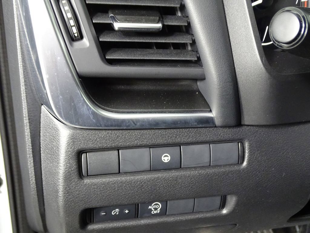 Used 2023 Nissan Rogue SV image 18