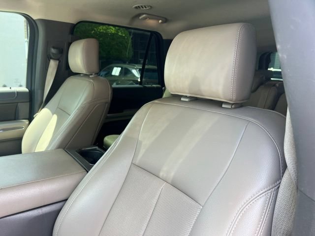 Used 2019 Ford Expedition XLT w/ Equipment Group 202A RWD image 8