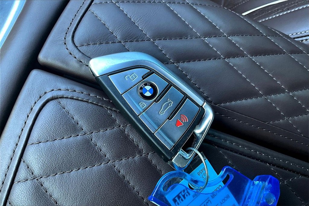 Used 2022 BMW 750i xDrive w/ Luxury Rear Seating Package image 31