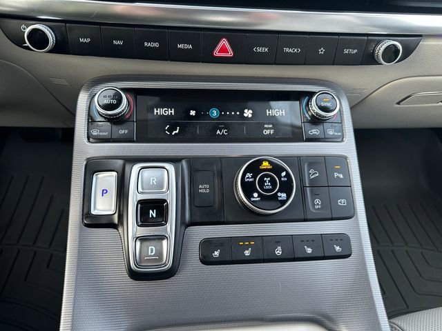 Used 2023 Hyundai Palisade Calligraphy image 16