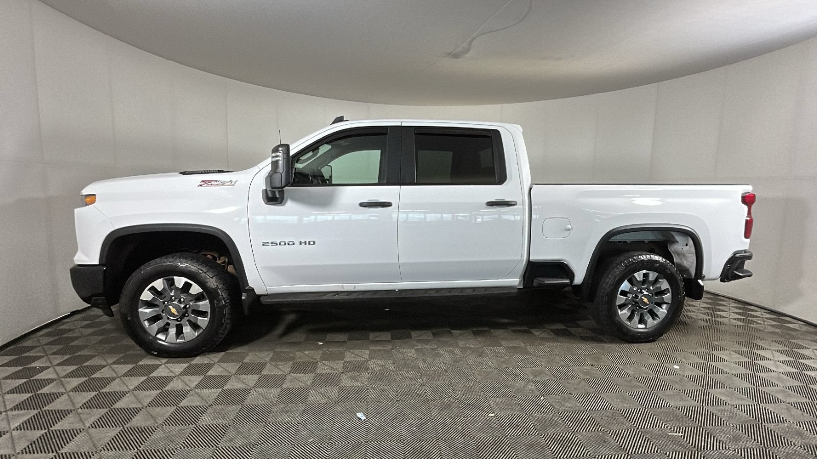 Used 2024 Chevrolet Silverado 2500 Custom w/ Custom Value Package AWD/4WD image 7