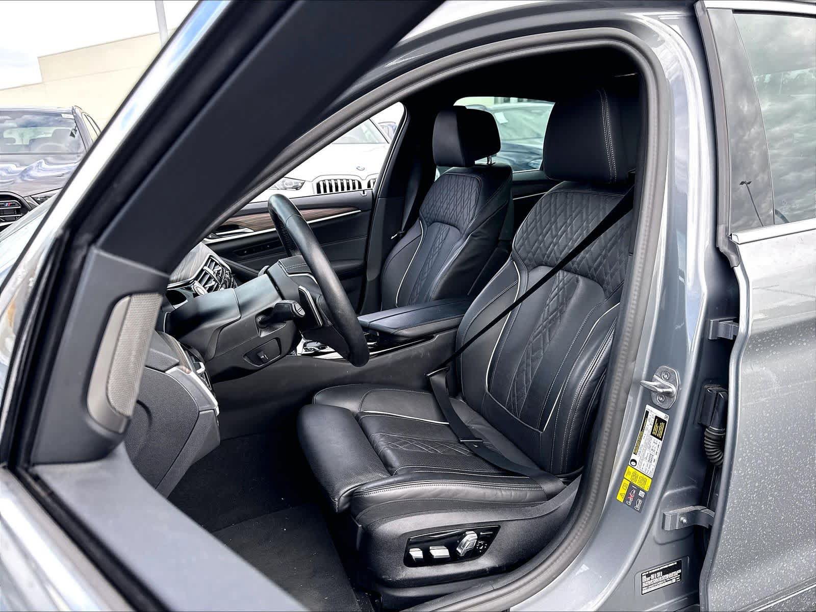 Used 2023 BMW 530e w/ Premium Package RWD image 21