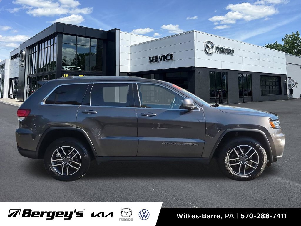 Used 2020 Jeep Grand Cherokee Laredo w/ Security & Convenience Group AWD/4WD image 13
