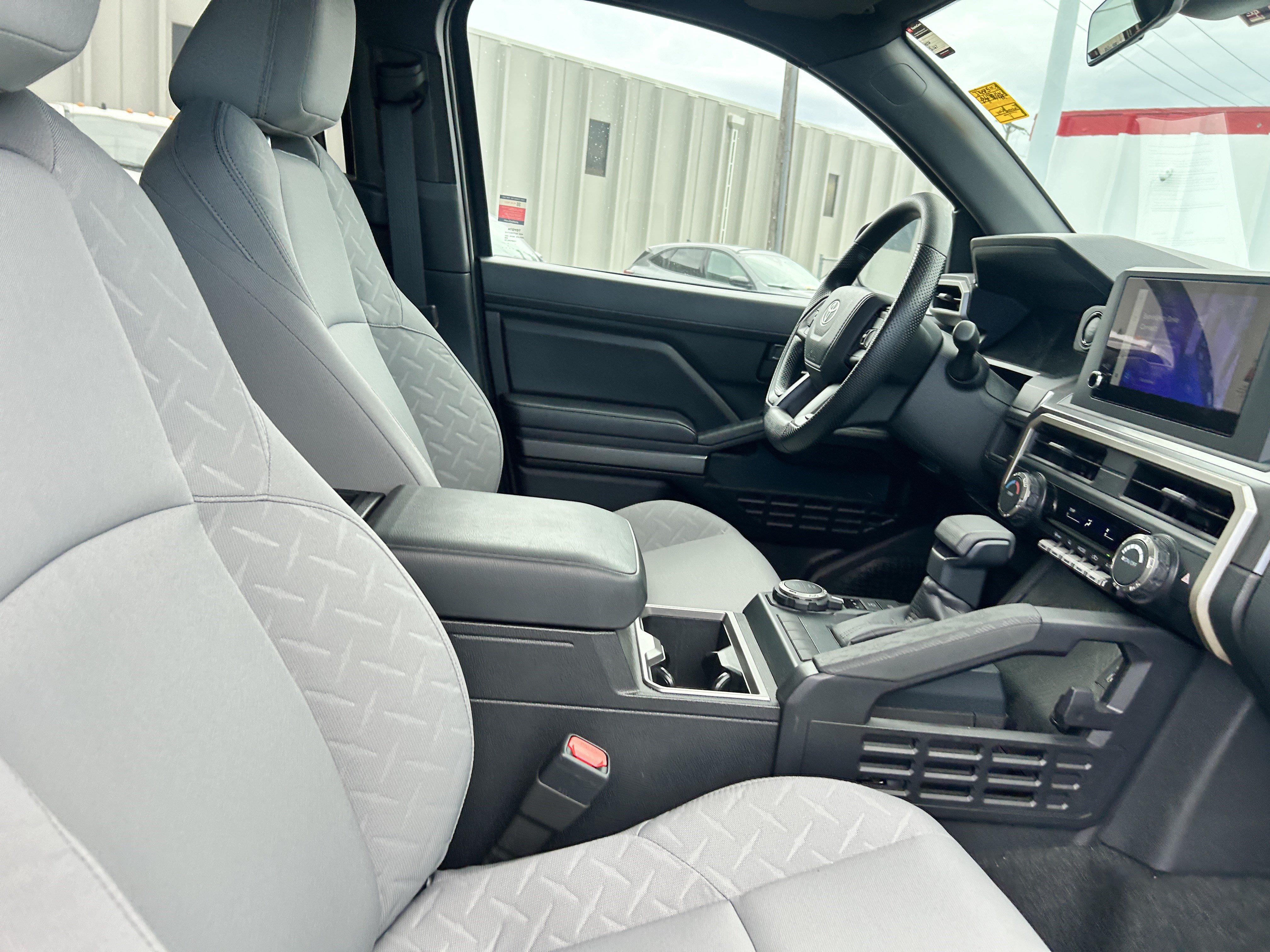 Used 2025 Toyota Tacoma SR5 AWD/4WD image 12