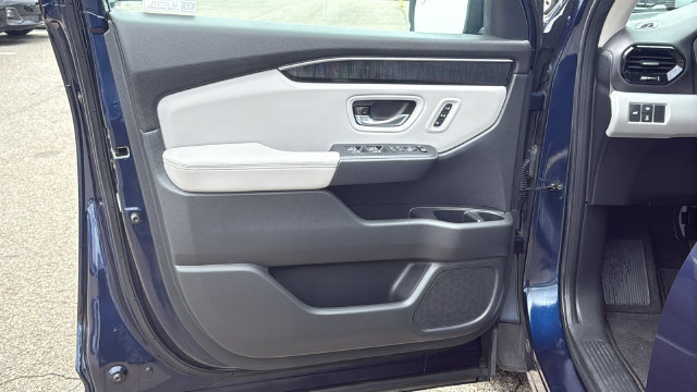 Used 2023 Honda Pilot Elite image 9