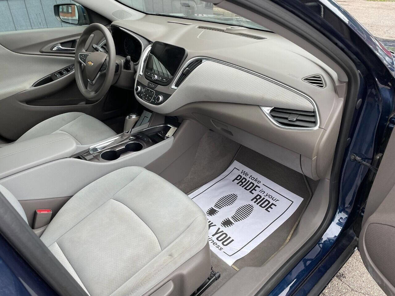 Used 2020 Chevrolet Malibu LT FWD image 29