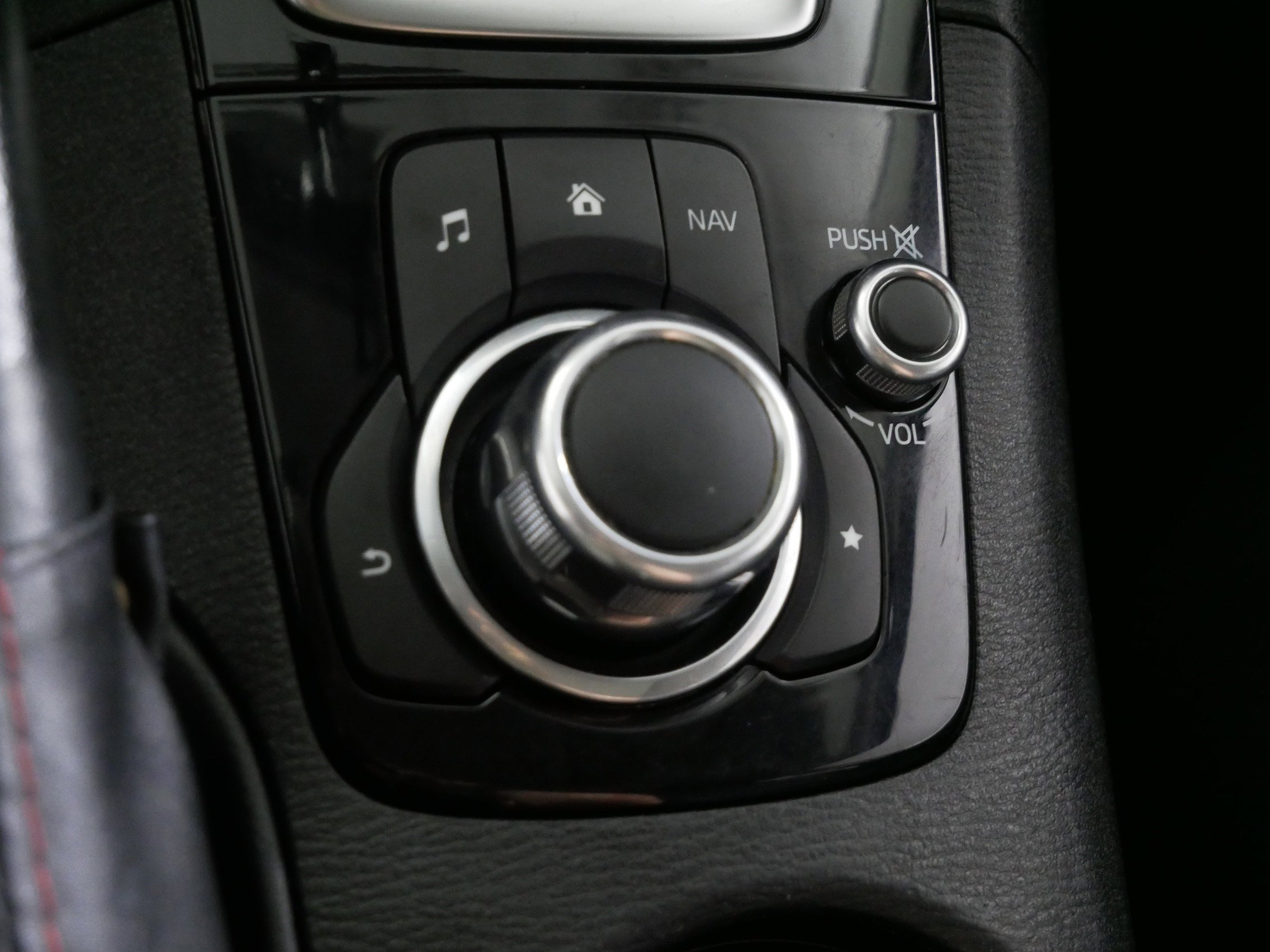 Used 2015 MAZDA MAZDA3 i Touring w/ Technology Package image 29