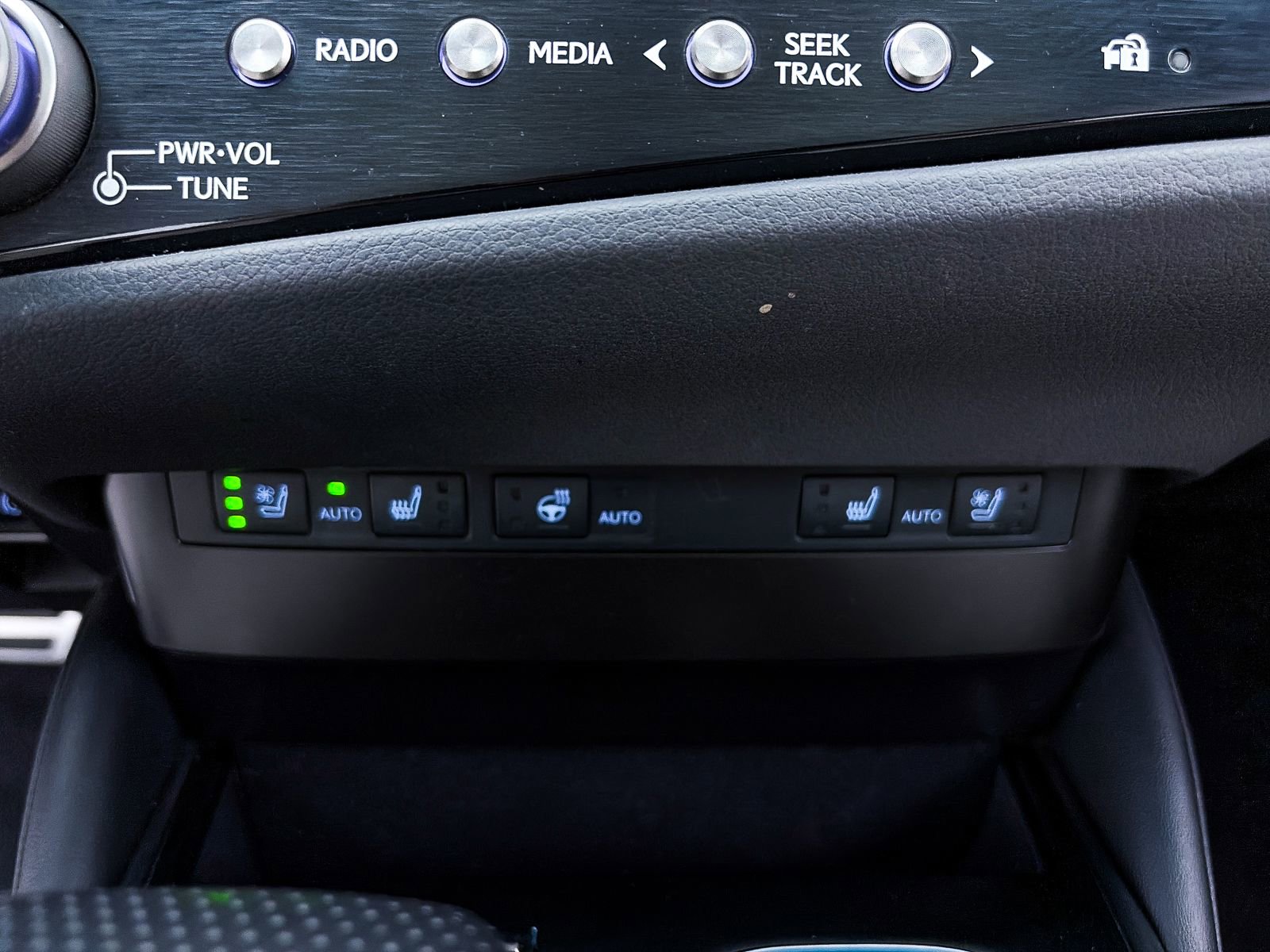 Used 2023 Lexus ES 300h F Sport w/ Accessory Package (Z2) FWD image 28