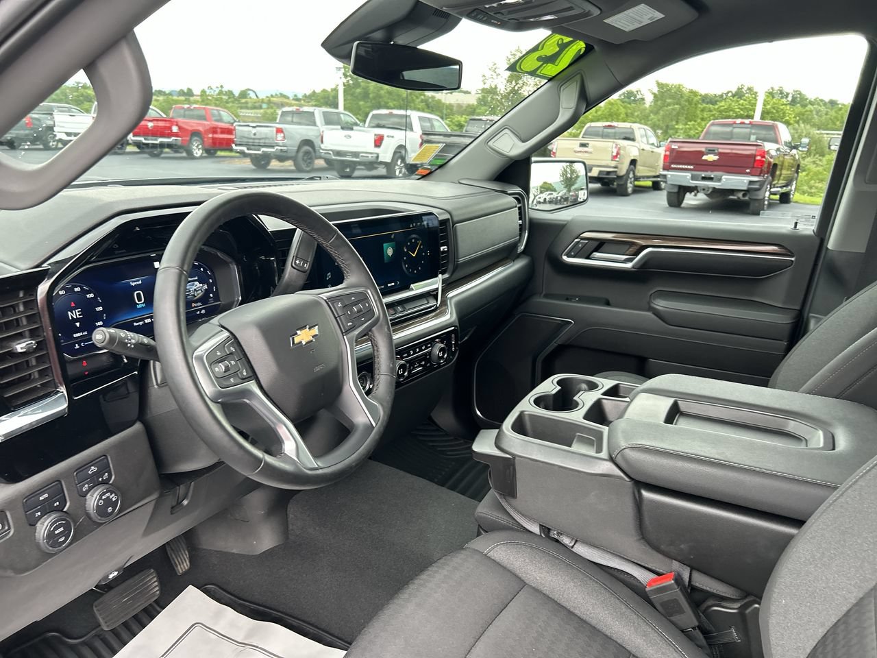 Used 2023 Chevrolet Silverado 1500 LT AWD/4WD image 25