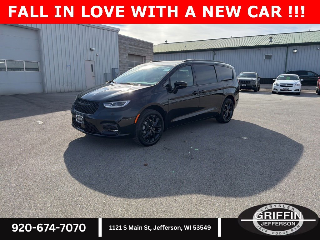 New 2026 Chrysler Pacifica Select w/ S Appearance Package