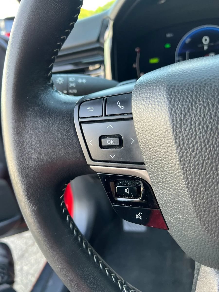 Used 2025 Toyota Camry SE FWD image 16
