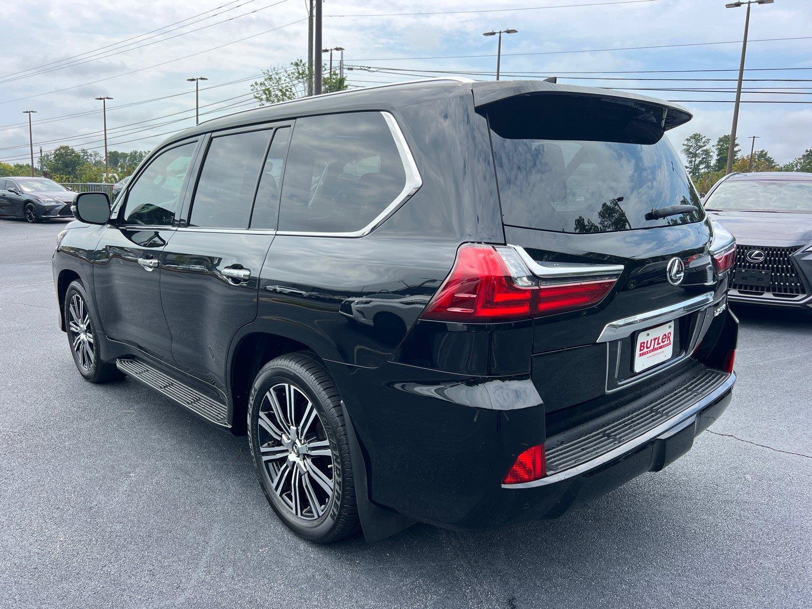 Used 2020 Lexus LX 570 4WD w/ Luxury Package image 7