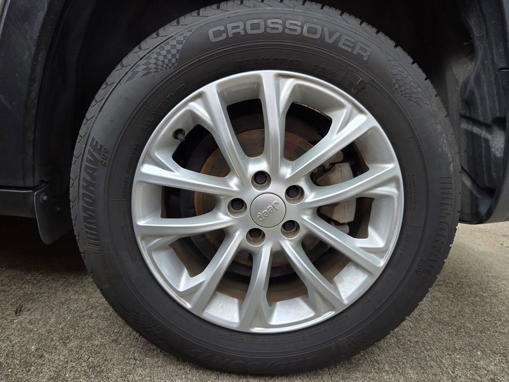 Used 2021 Jeep Cherokee Latitude FWD image 14