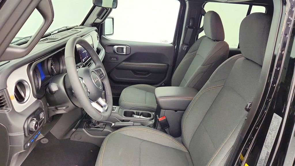 Used 2025 Jeep Wrangler Unlimited Sahara w/ Safety Group image 20