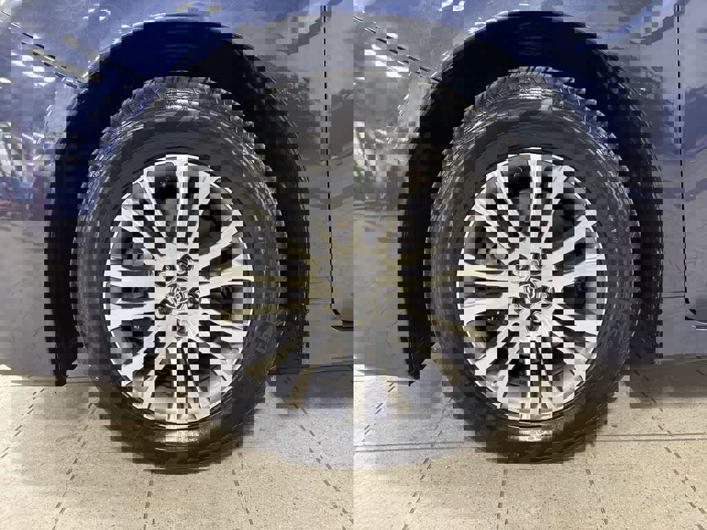 Used 2020 Toyota Sienna XLE w/ XLE Navigation Package image 10