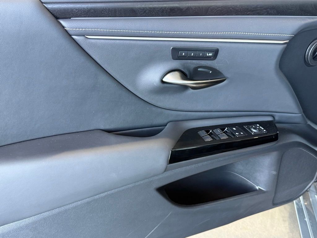 Used 2024 Lexus ES 250 w/ Premium Package image 17
