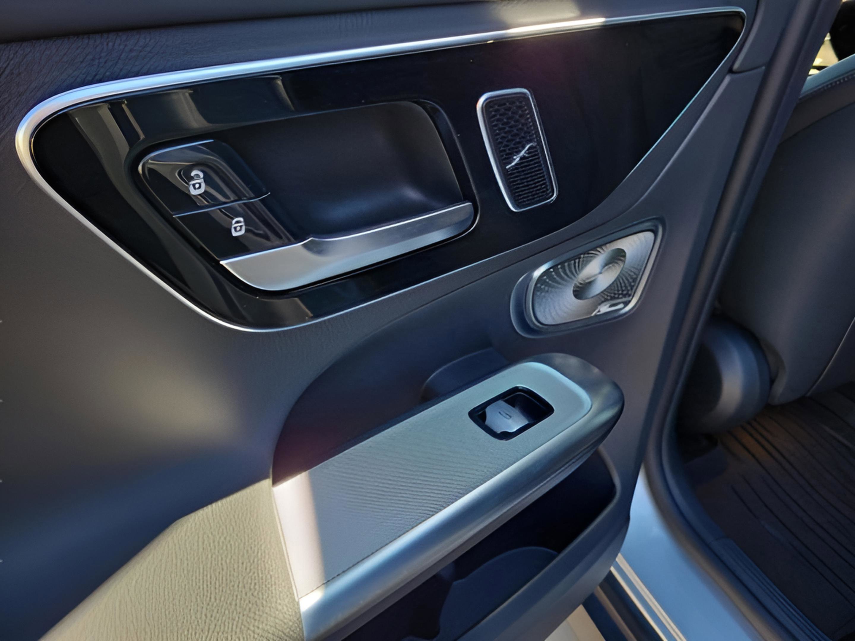 Used 2023 Mercedes-Benz GLC 300 image 8