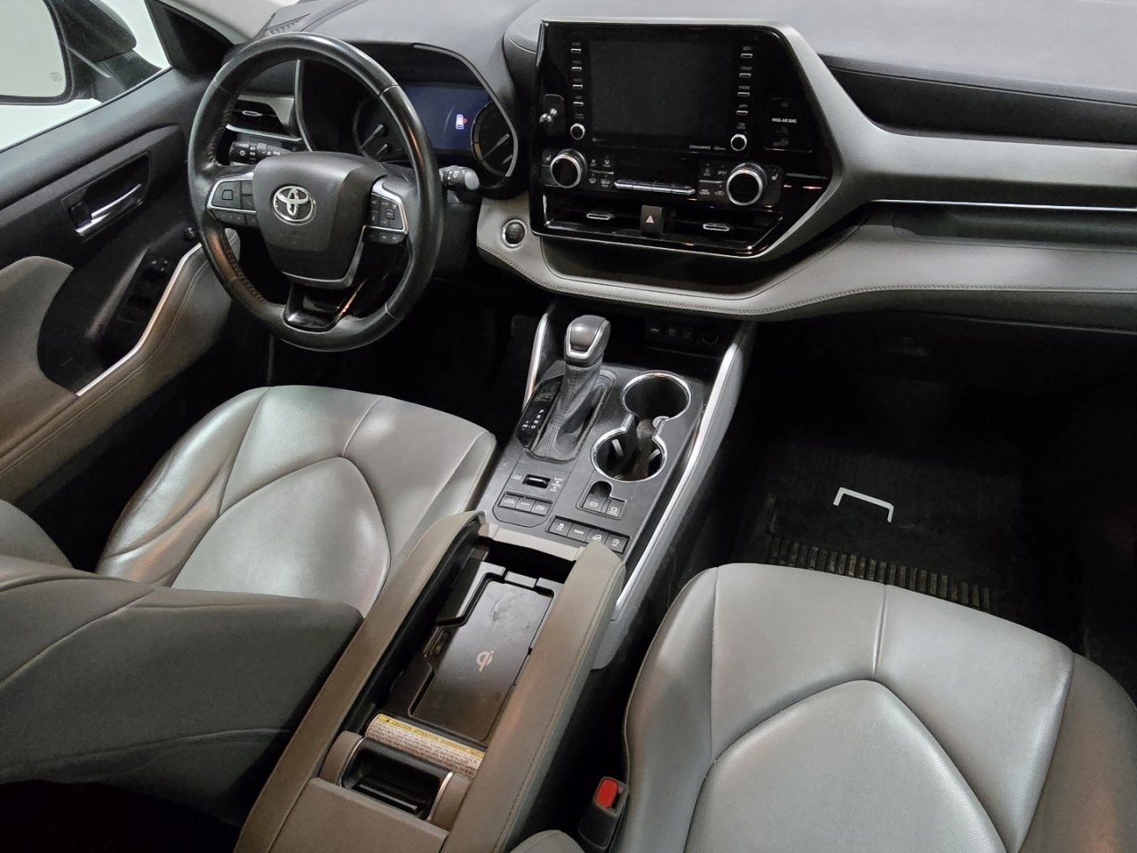 Used 2021 Toyota Highlander XLE image 22