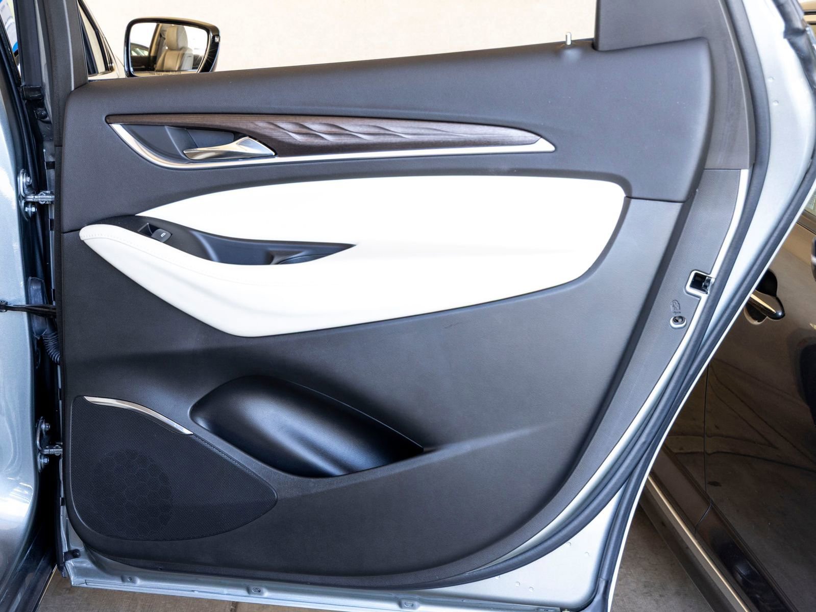 Used 2023 Buick Enclave Avenir w/ Avenir Technology Package image 23