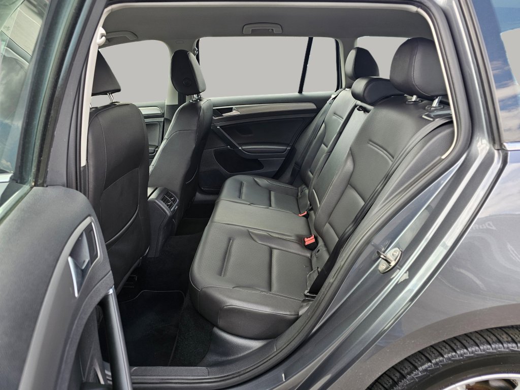 Used 2015 Volkswagen Golf TDI S FWD image 22
