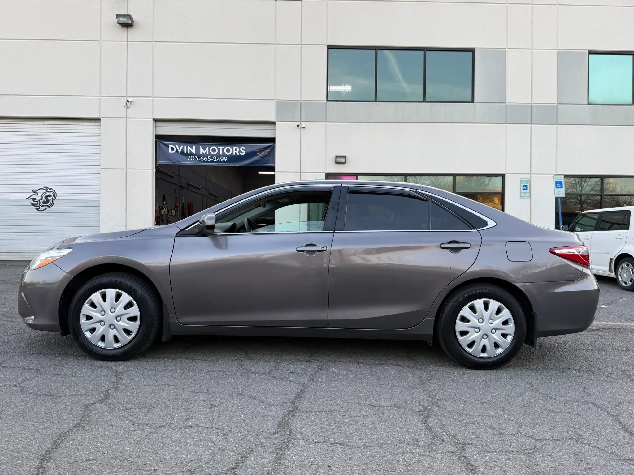 Used 2017 Toyota Camry LE FWD image 7