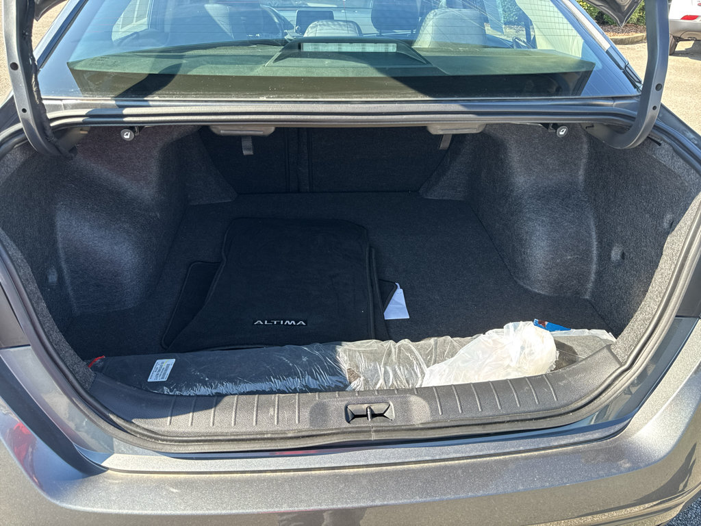 Used 2025 Nissan Altima 2.5 S FWD image 11