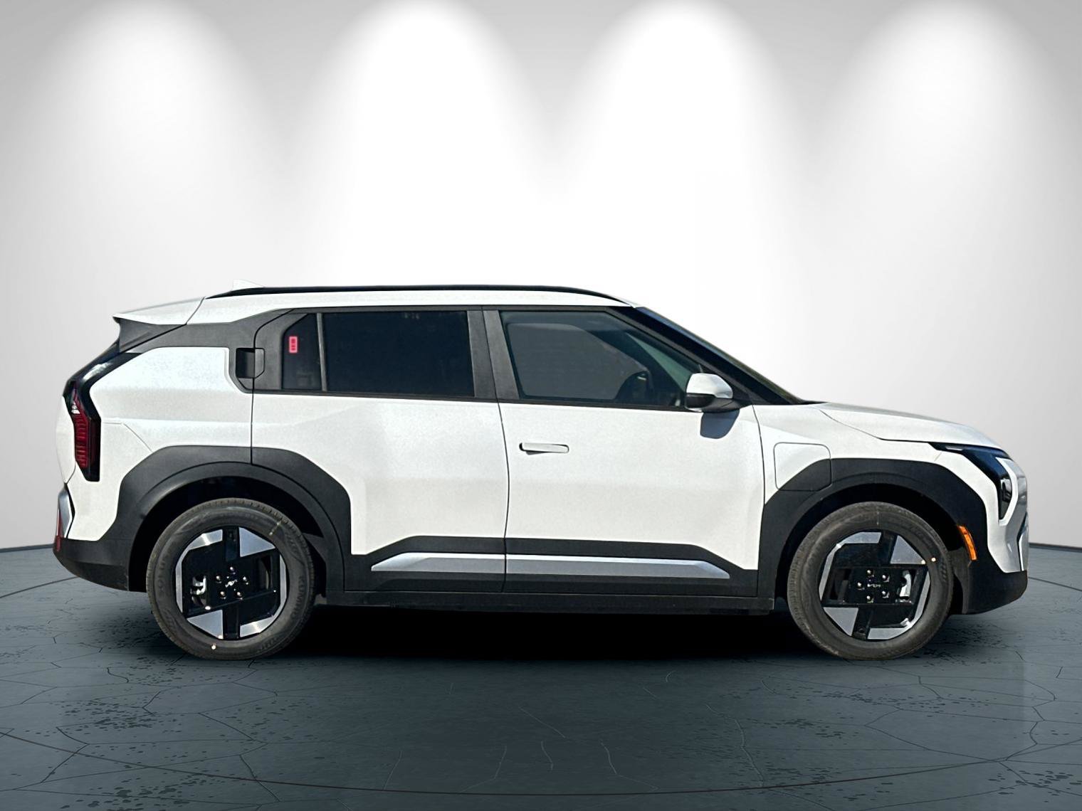 New 2027 Kia EV3 Wind FWD image 3