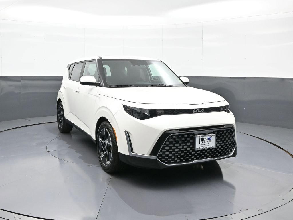 Used 2023 Kia Soul EX FWD image 3