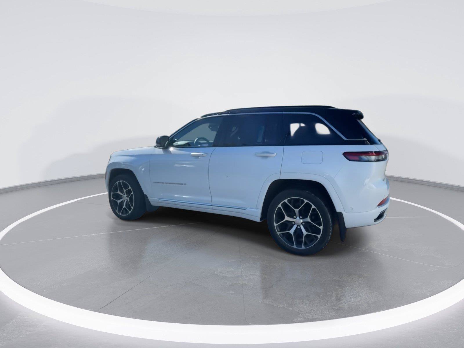 Used 2024 Jeep Grand Cherokee Summit AWD/4WD image 6