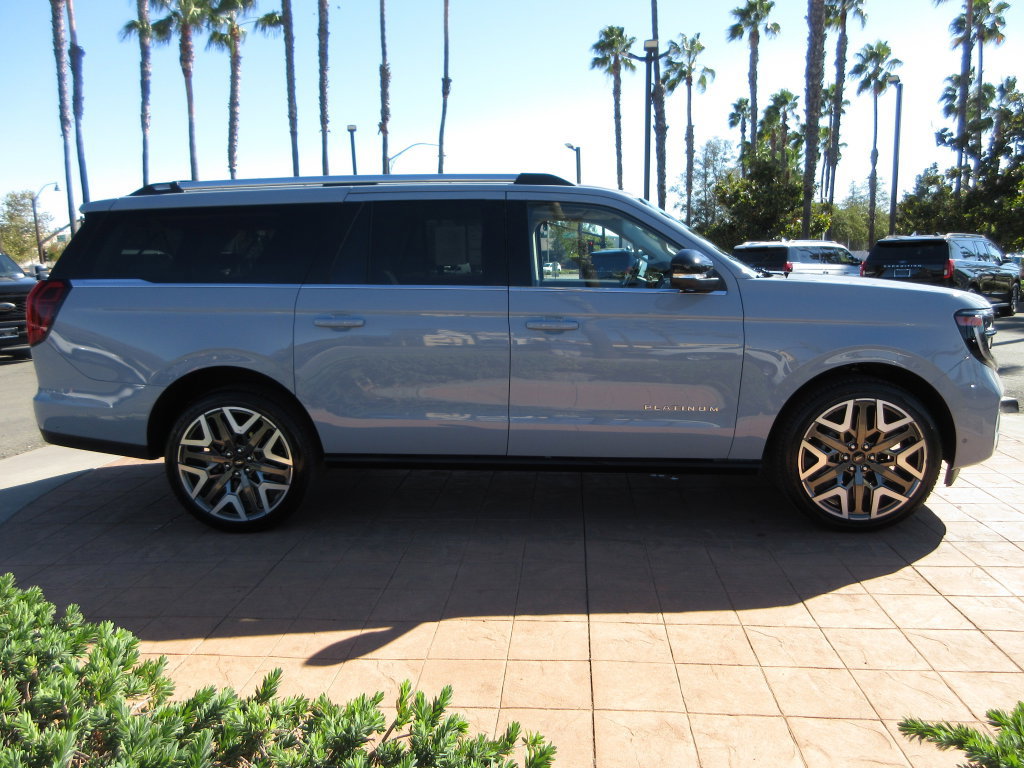 Certified 2025 Ford Expedition Max Platinum w/ Platinum Ultimate Package AWD/4WD image 5