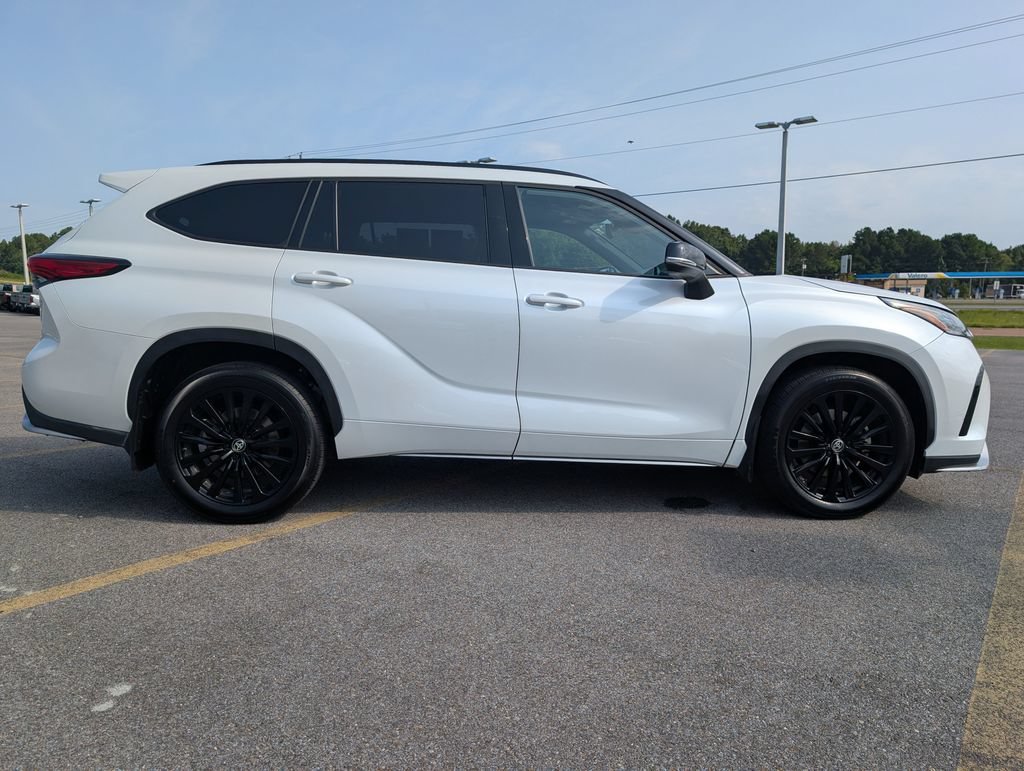 Used 2023 Toyota Highlander XSE FWD image 6