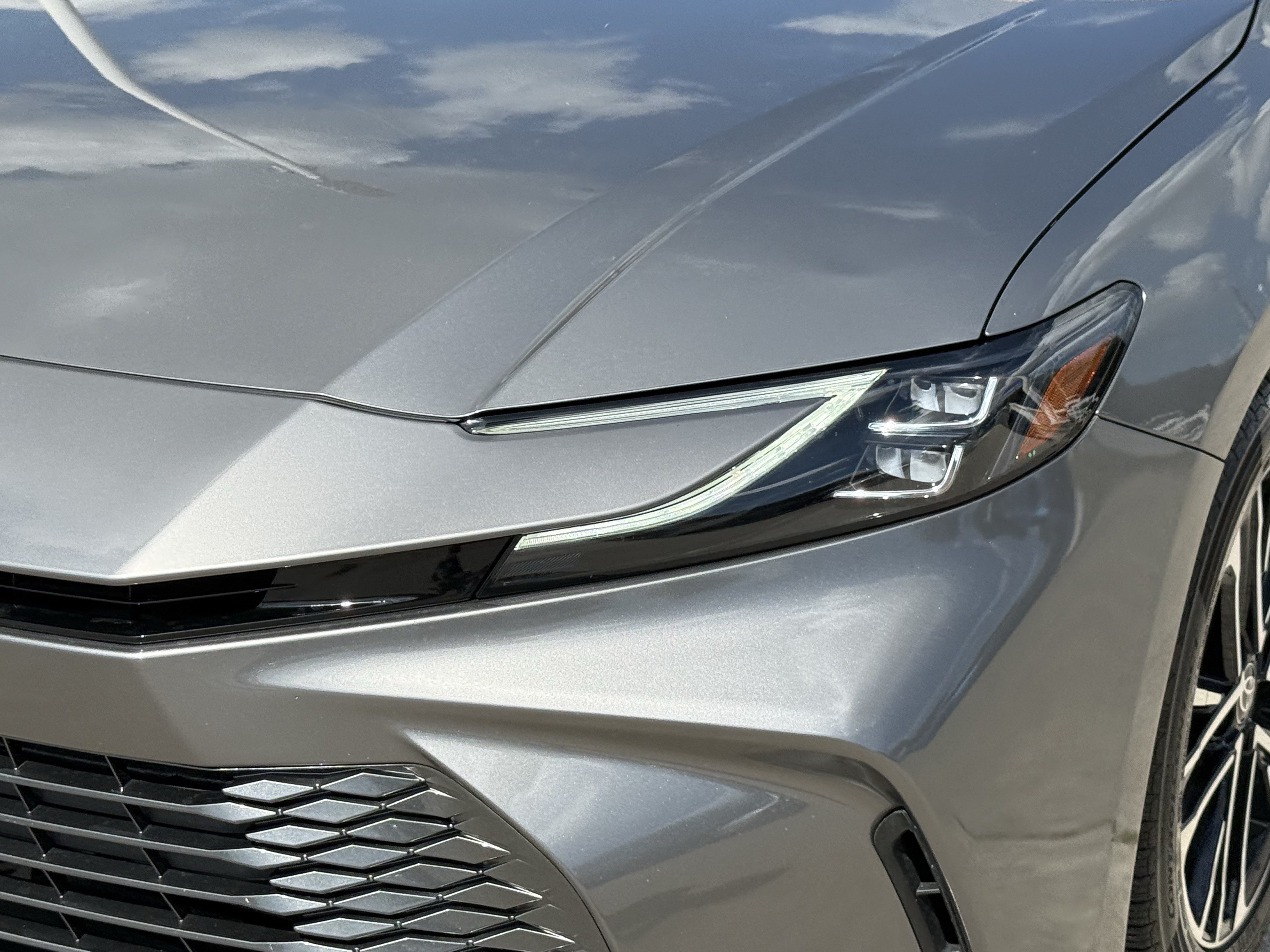 Used 2025 Toyota Camry XLE FWD image 11