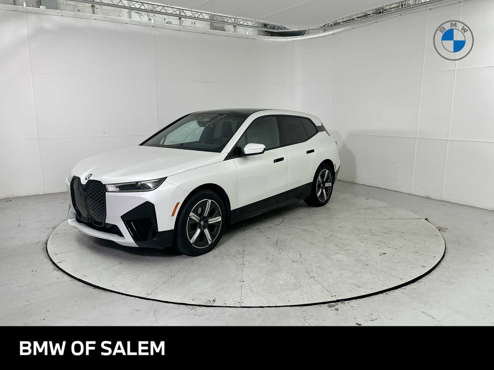 Used 2024 BMW iX xDrive50 w/ Sport Package image 1