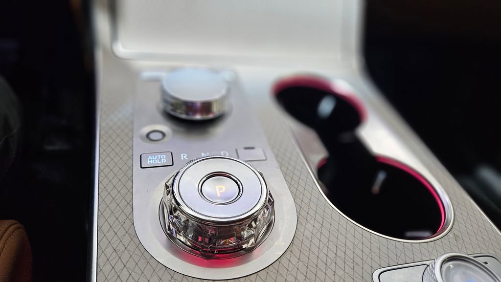 Used 2025 Genesis GV80 2.5T Prestige image 32