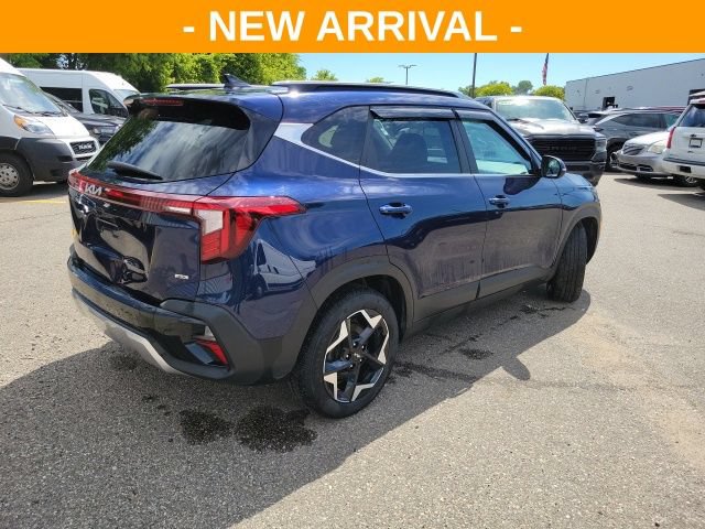 Used 2024 Kia Seltos EX AWD/4WD image 3