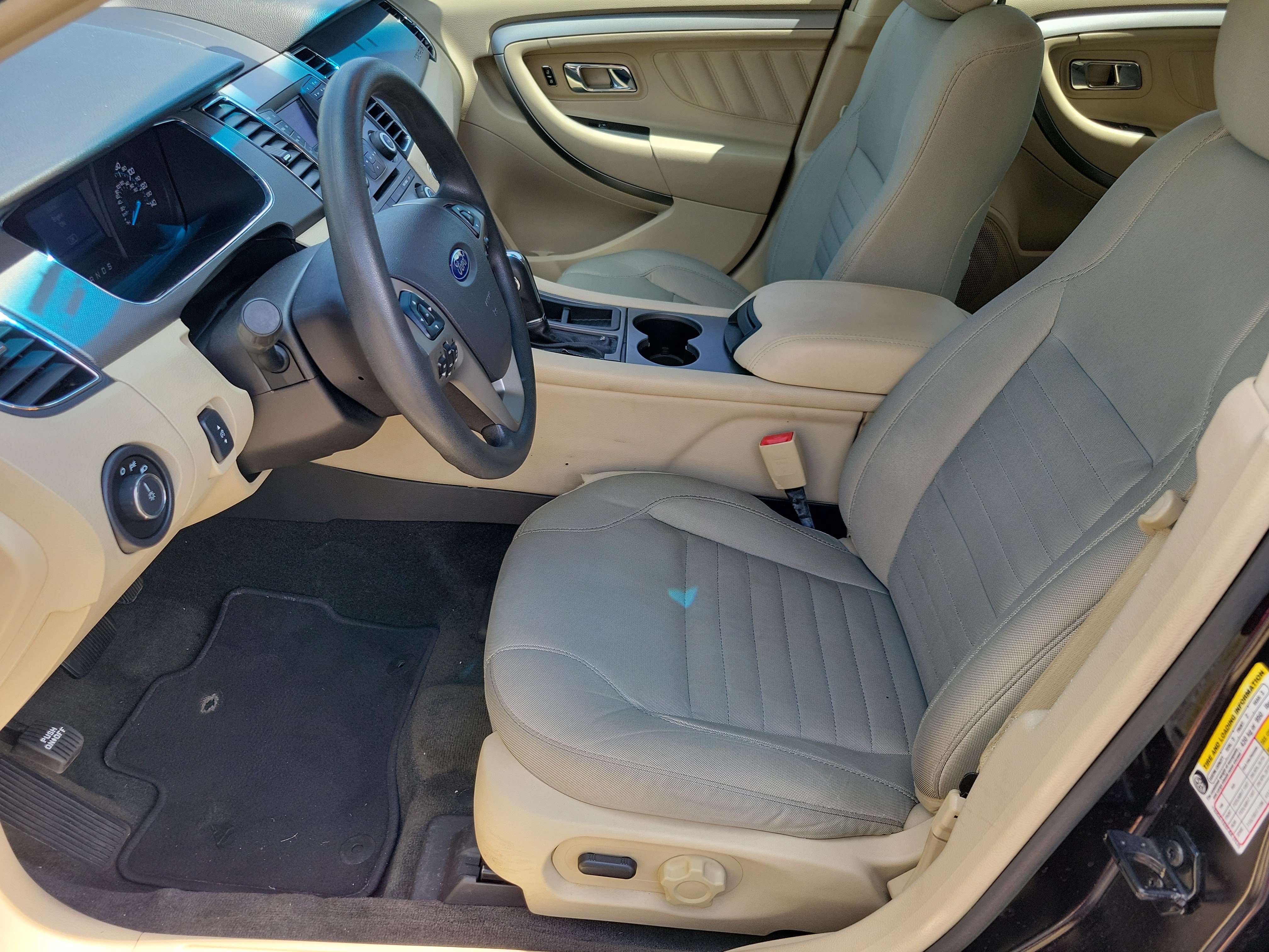 Used 2014 Ford Taurus SE FWD image 4