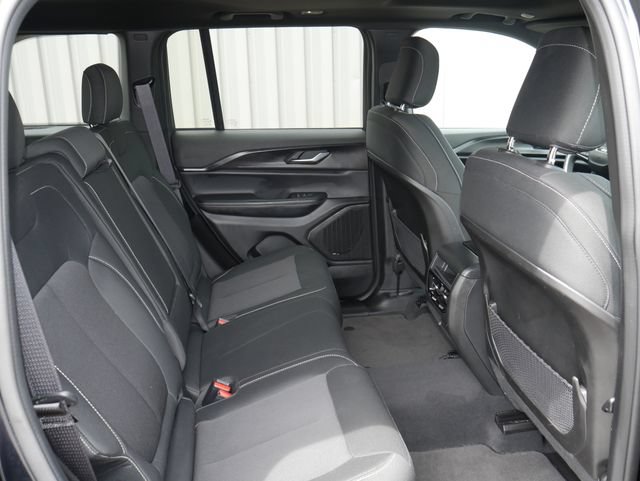 Used 2025 Jeep Grand Cherokee Laredo X AWD/4WD image 24