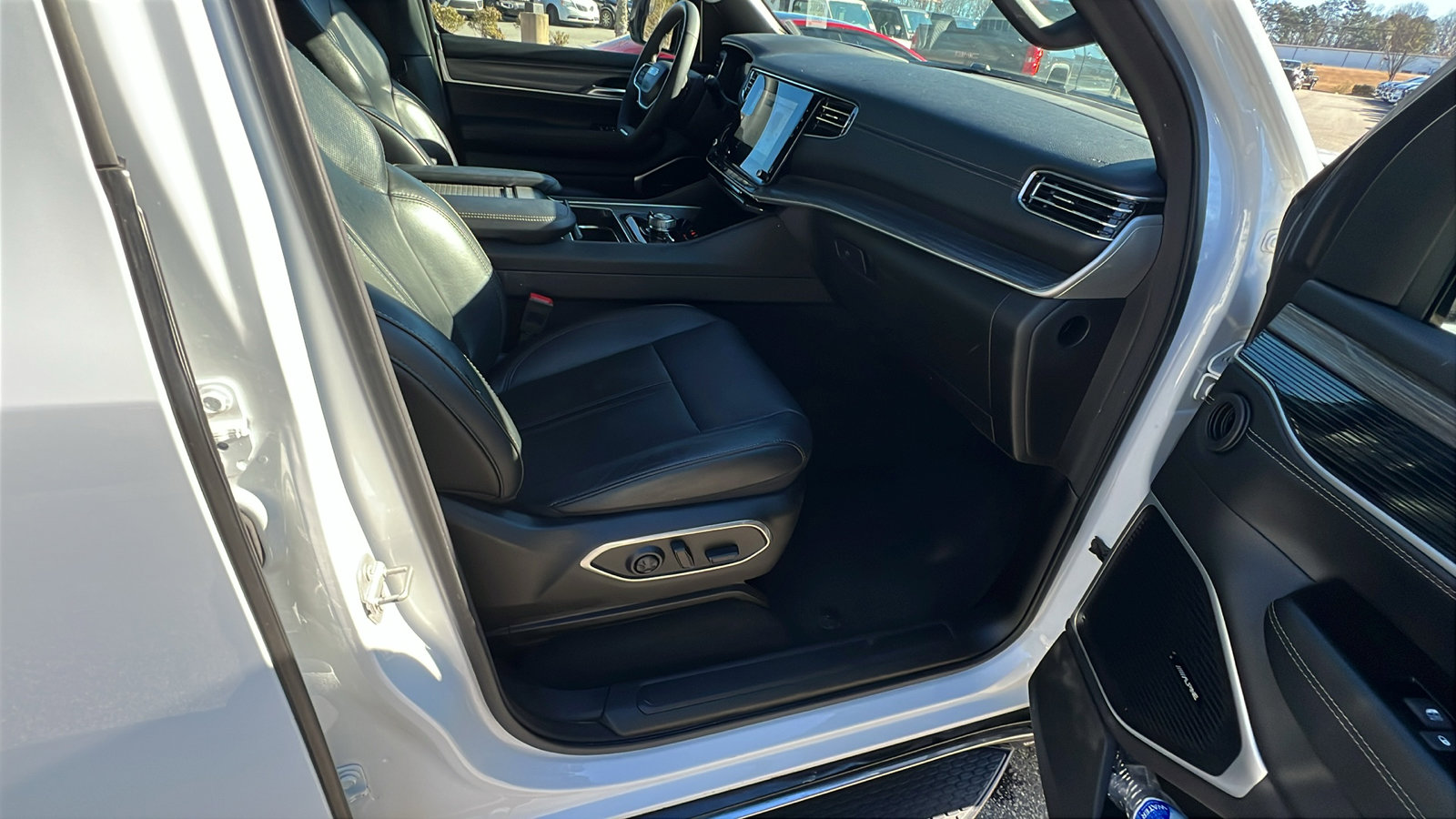 Certified 2024 Jeep Wagoneer Series III image 20