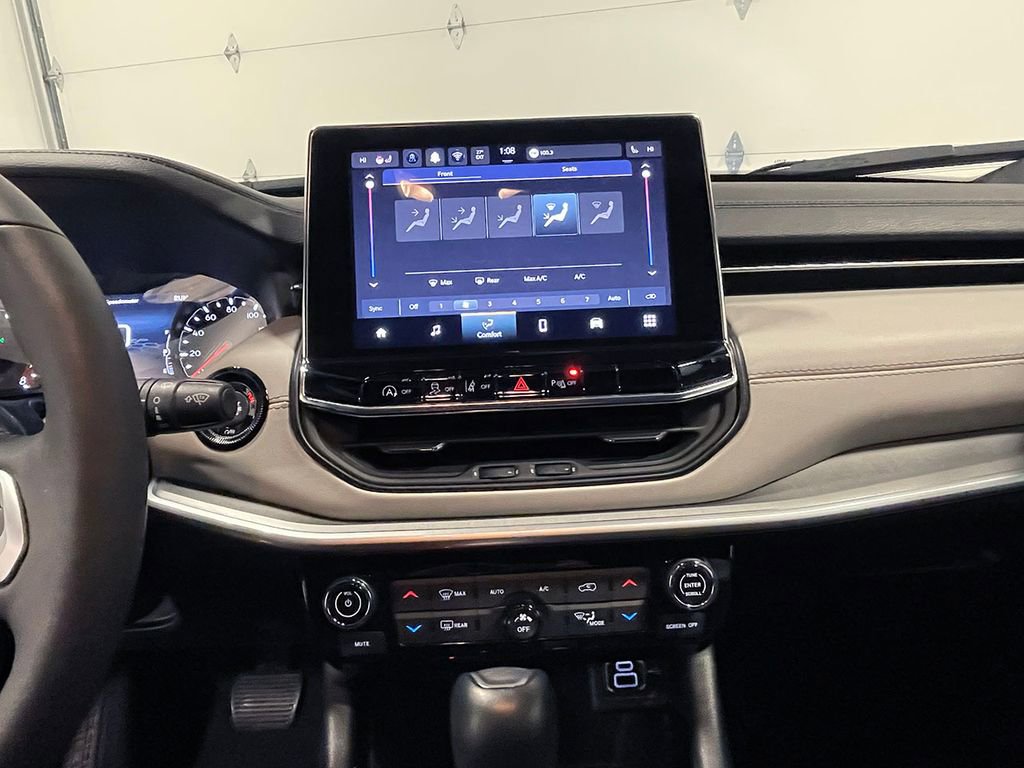 Used 2025 Jeep Compass Limited image 28