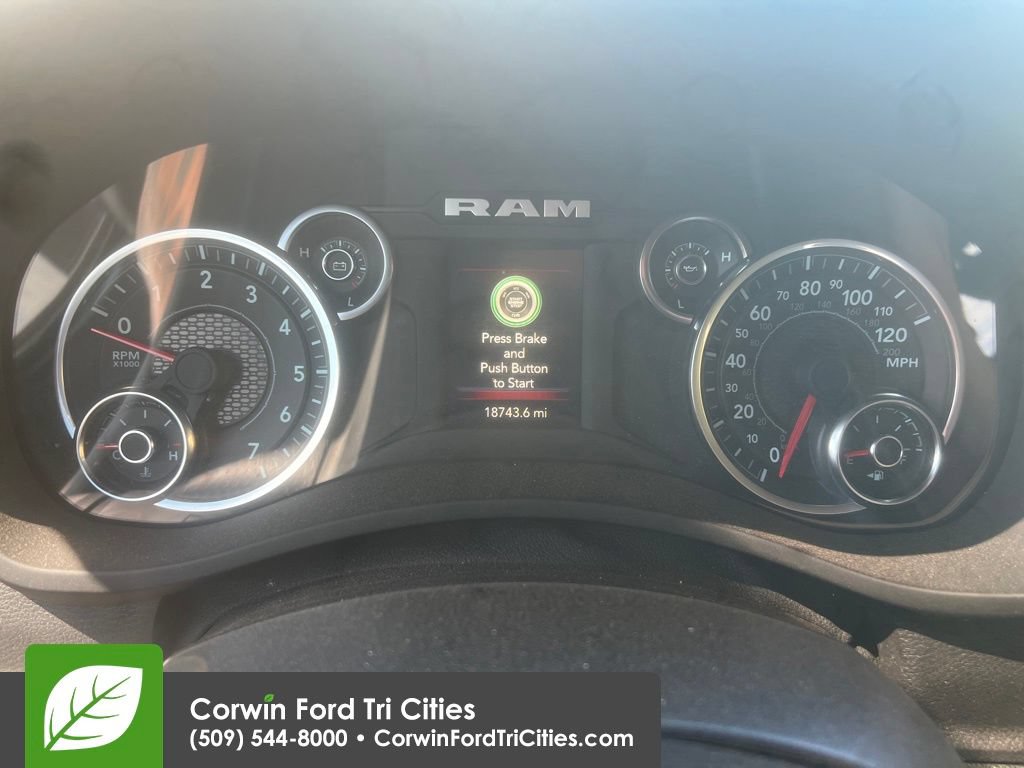 Used 2024 RAM 2500 Tradesman w/ Chrome Appearance Group AWD/4WD image 3