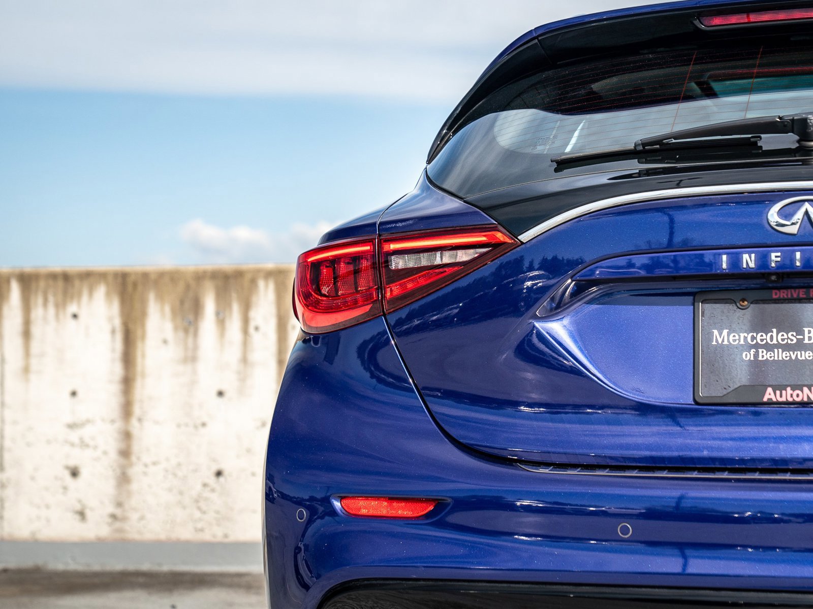 Used 2018 INFINITI QX30 Premium w/ Navigation Package FWD image 9