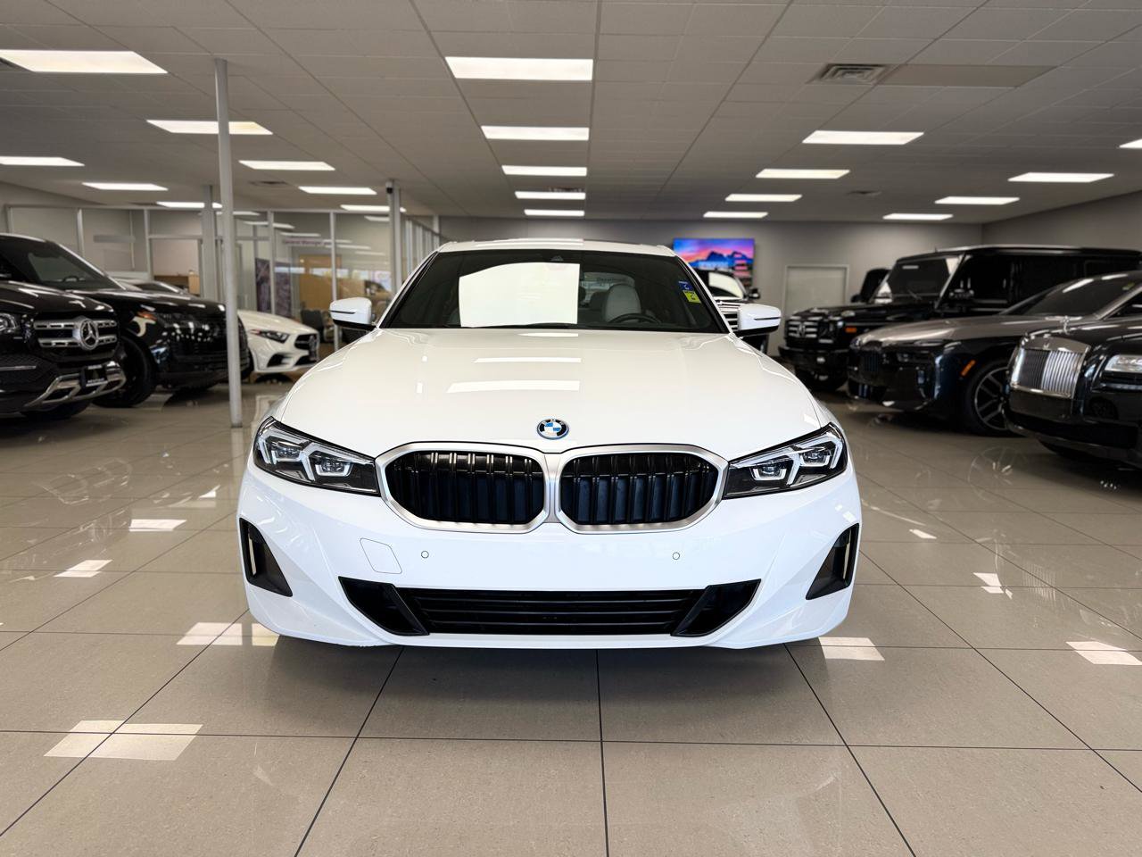 Used 2023 BMW 330e xDrive w/ Driving Assistance Package AWD/4WD image 4